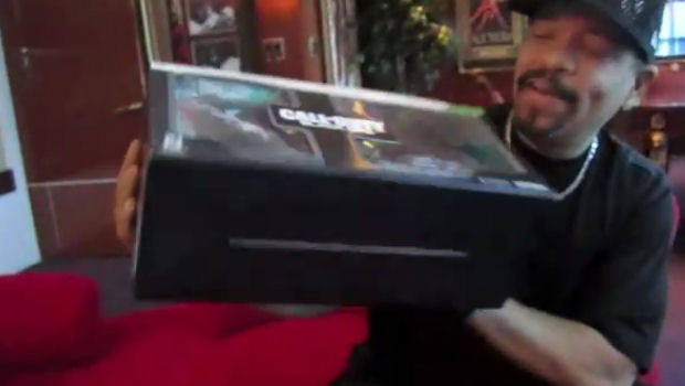Ice T unboxes Black Ops Prestige, wants his ass sucked