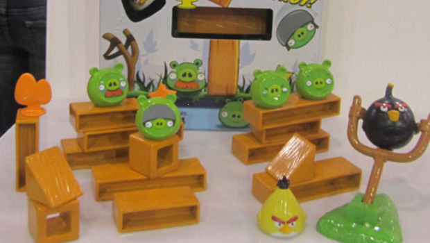 Angry Birds board game is a real thing and I want it!
