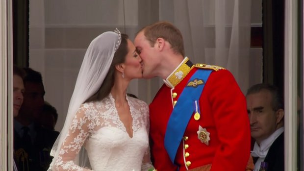 Free Yoostar 2 DLC lets you snog the royals