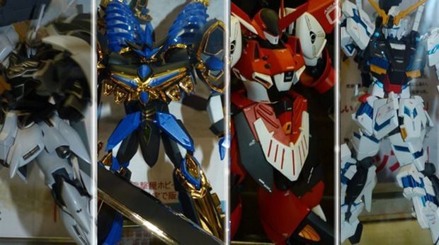 The Weekend Hotness: Toys toys toys!