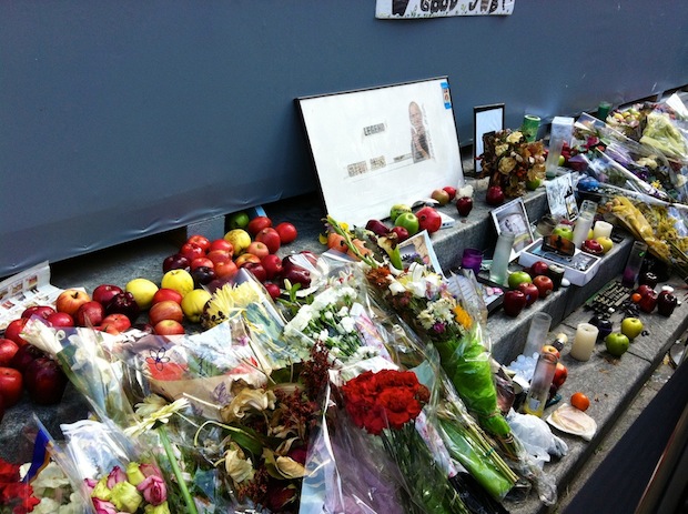 iPhone 4S sets a new record: 4 million sold in 3 days