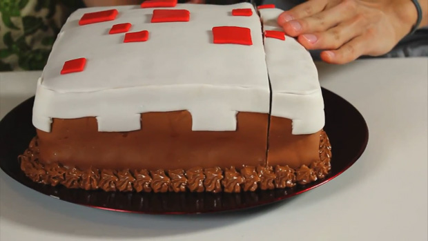 Tasty! Feast of Fiction bakes a Minecraft cake