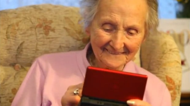100-year-old lady rocks the Nintendo DS