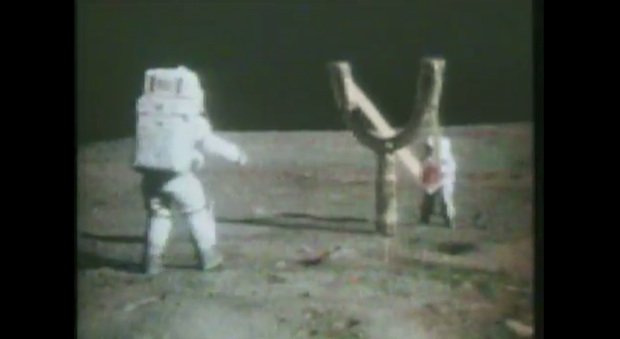 Angry Birds Space trailer shoots from the moon