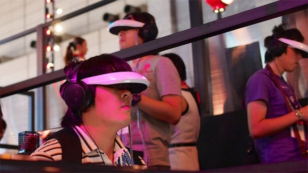 TGS: Gaming with Sony's HMZ-T2 3D headset