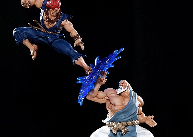 This Akuma versus Gouken statue is so badass