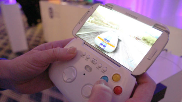 Samsung unveils Galaxy S4 Bluetooth controller
