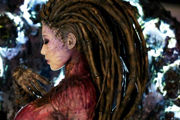 StarCraft II Kerrigan cosplay is out of this world