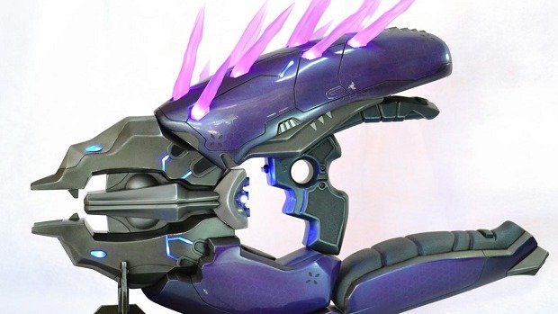 Volpin Props makes an amazing Halo 4 Needler replica