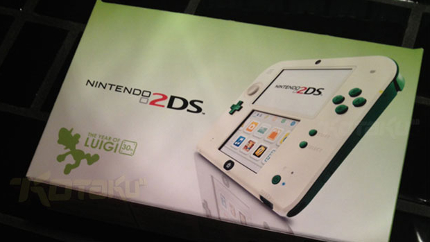 Luigi 2DS spotted! It looks better than the Luigi 3DS