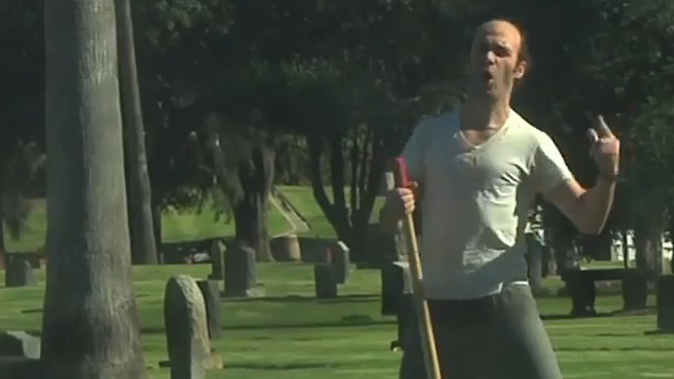 Grand Theft Auto V's Trevor tries to ditch a body in skit