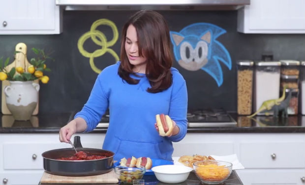 These Sonic-themed chili dogs and onion rings look pretty tasty