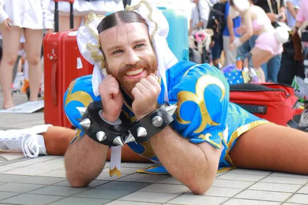 This Chun-Li cosplay is fierce!