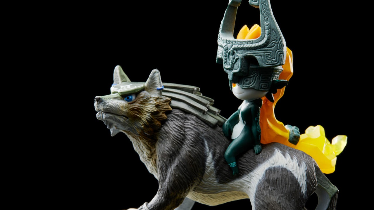 A bunch of up-close pictures of that sweet Wolf Link amiibo
