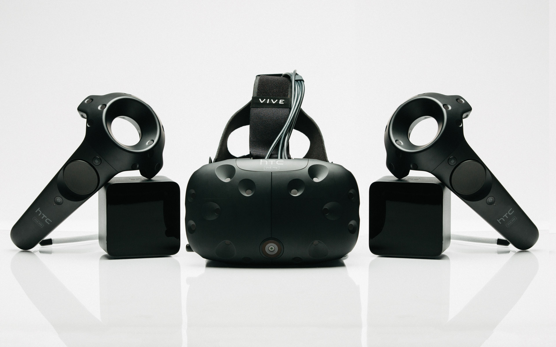 HTC Vive will cost almost 700 British Pounds, 900 Euros