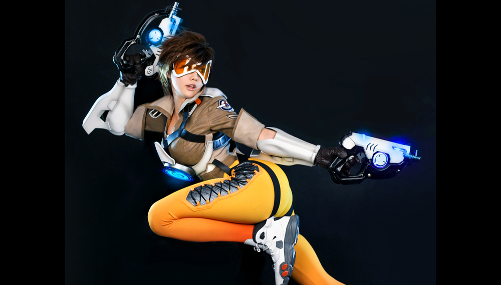 Hot damn this Tracer cosplay is on point