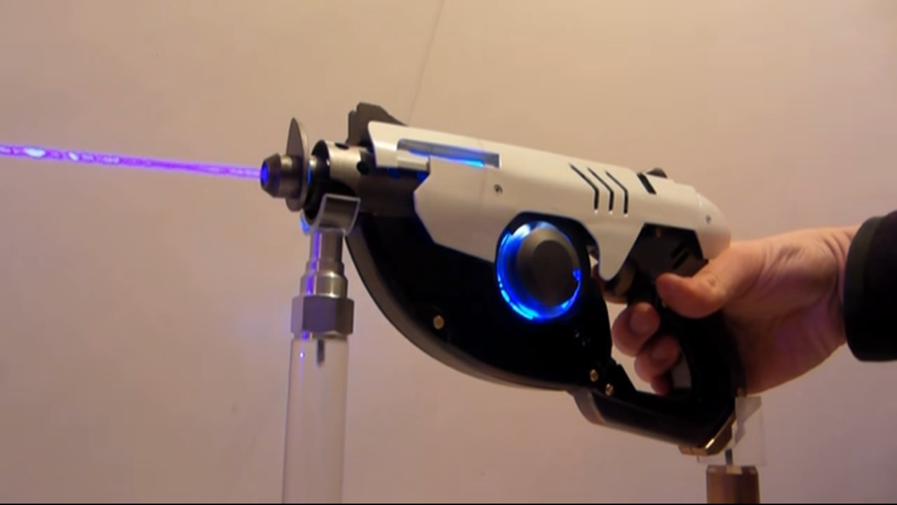 Tracer's pulse pistols from Overwatch look dangerous