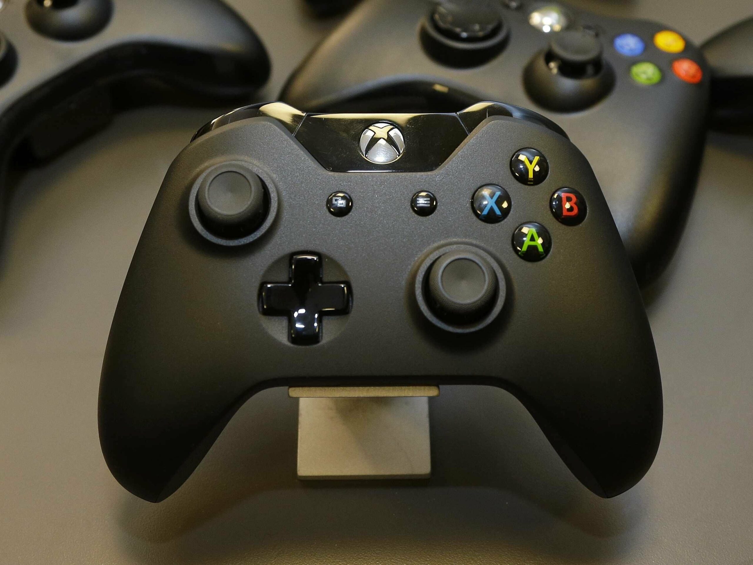 Microsoft is bundling Xbox One consoles with Live Gold in new subsidized plans