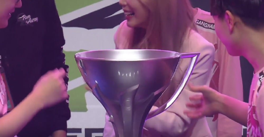 During a live Overwatch victory ceremony, the winning team's trophy broke