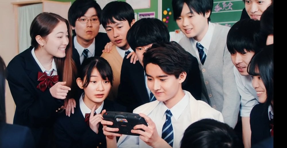 No, that's not a Switch Sega Shiro is holding