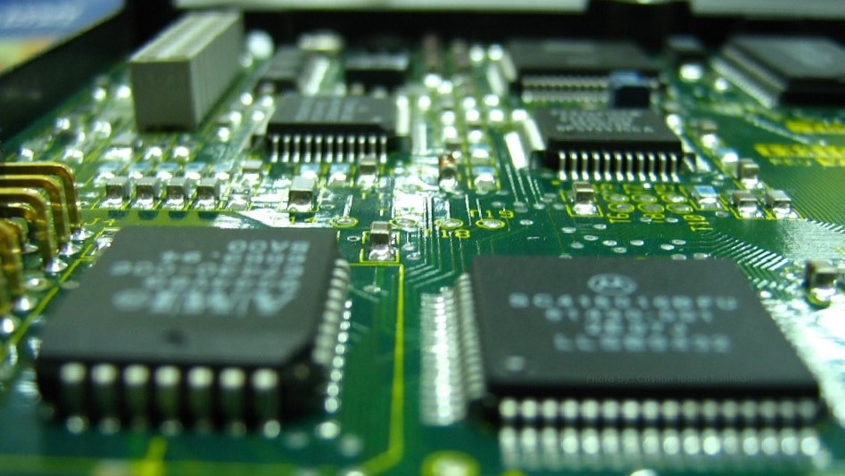 Intel CEO: Expect chip shortages until at least 2024