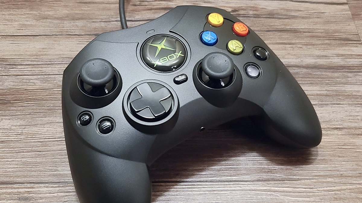 The Hyperkin DuchesS is bringing back the more tolerable original Xbox controller