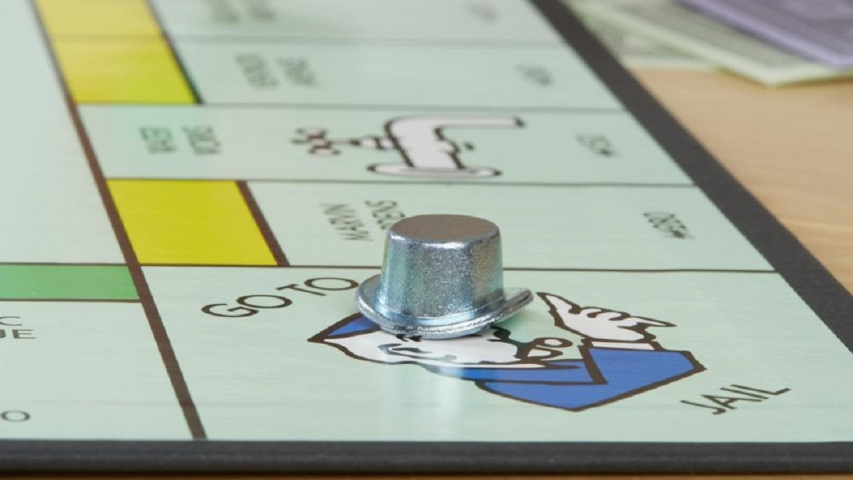 How much money do you start with in Monopoly?