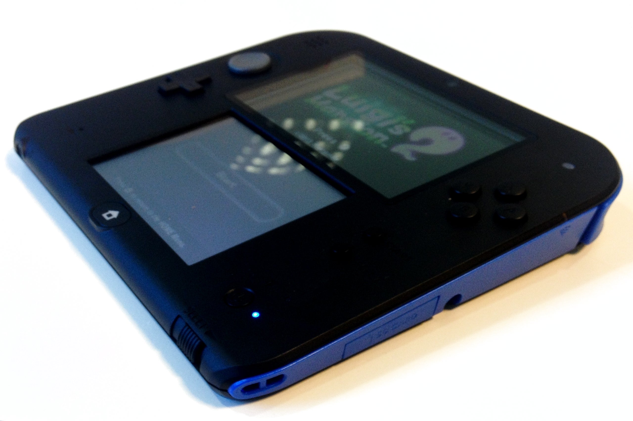 Nintendo 2DS' twin displays actually a single big touchscreen