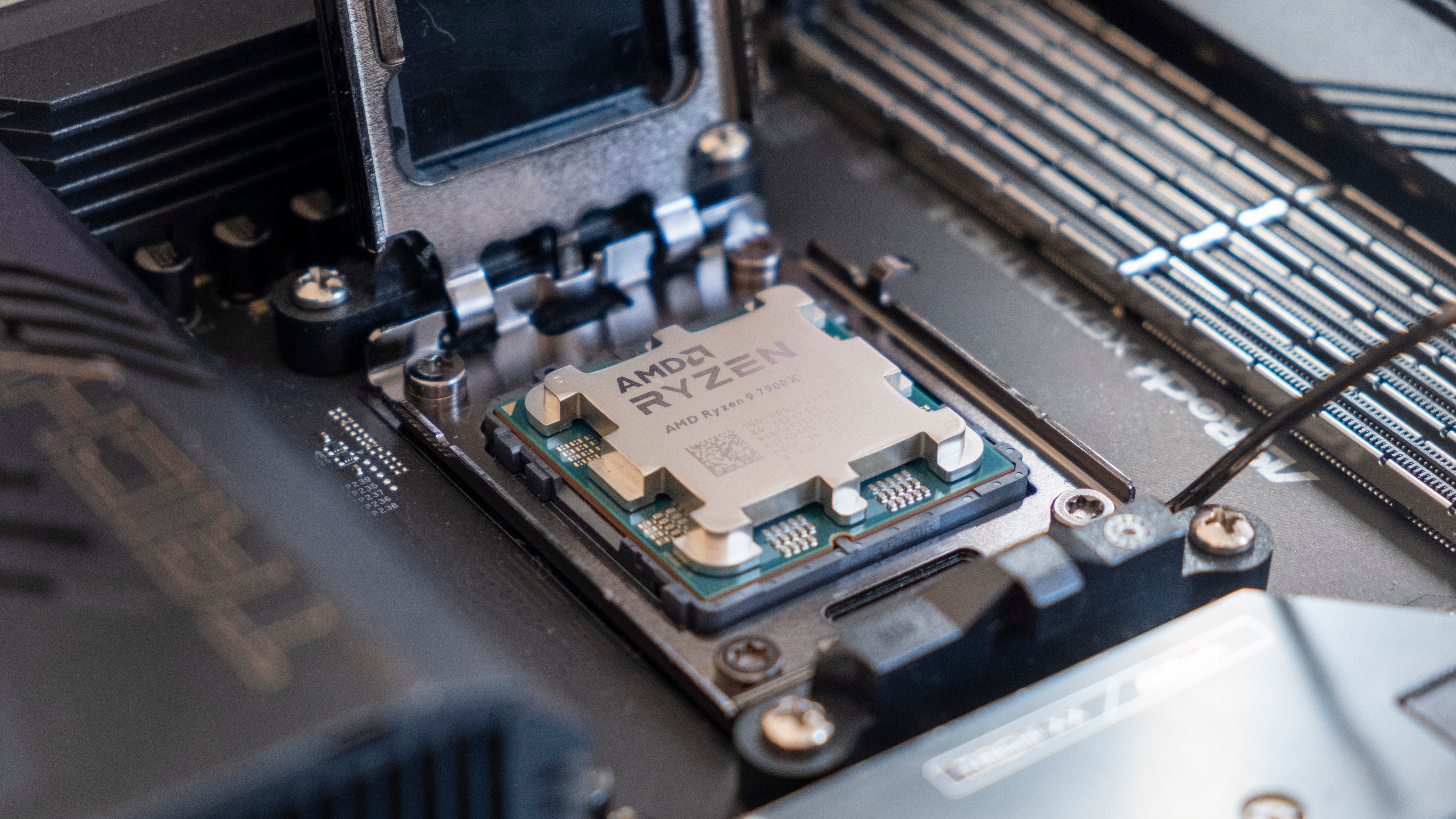 AMD's Ryzen 9 7900X is down to £456.70 in a late Cyber Monday CPU deal