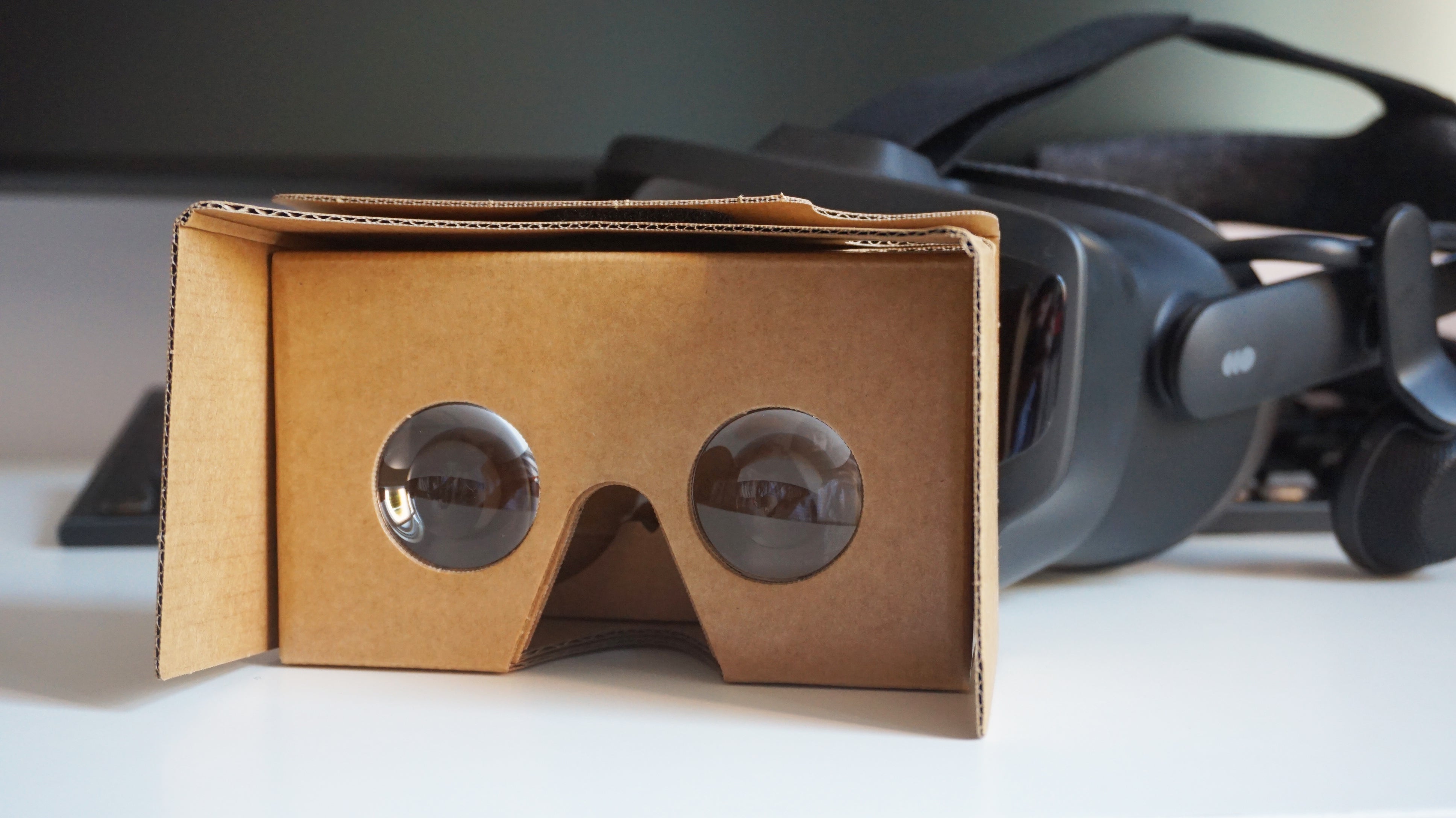 I played Half Life Alyx on a Google Cardboard (sort of)