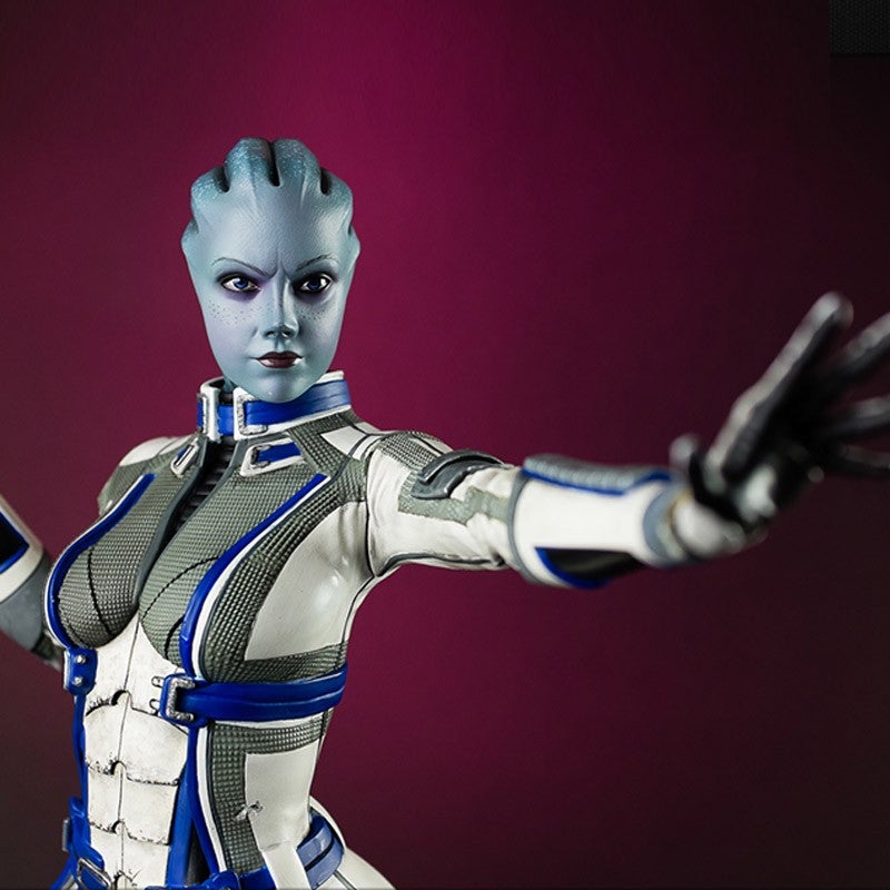 The new Liara statue is a lot better than the last one