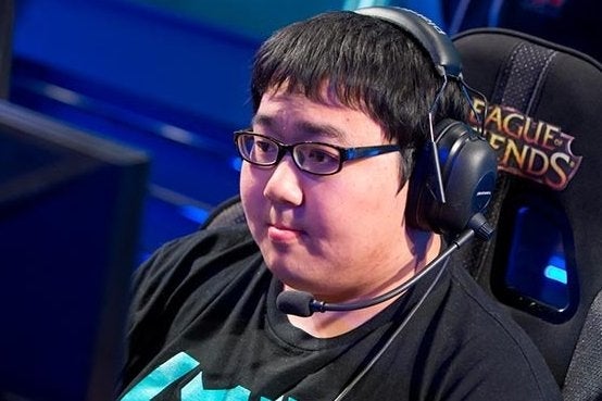 Pro League of Legends player suspended for boosting other accounts for money