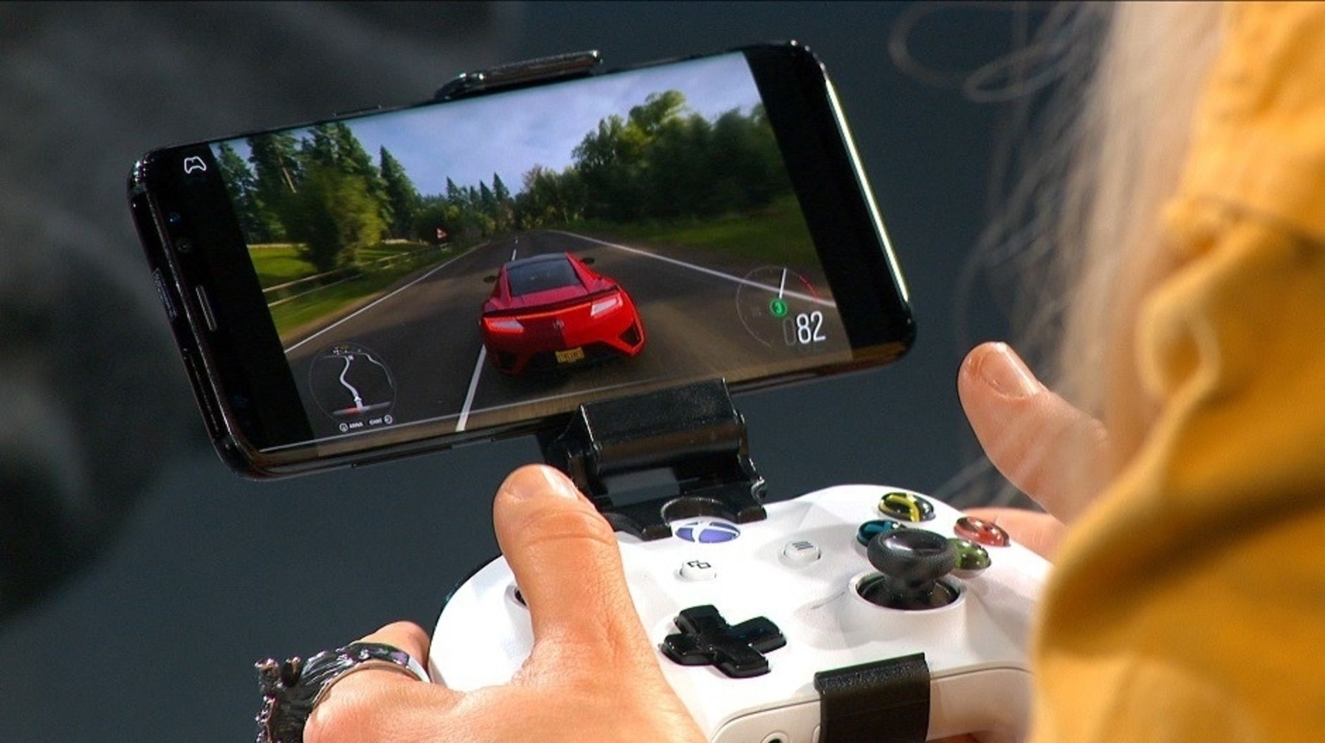 Cloud gaming with Xbox Game Pass Ultimate coming to iOS and PC in 2021
