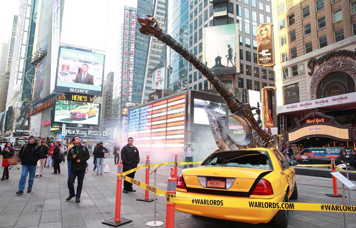 Warlords of Draenor launch inspires cool Times Square installation