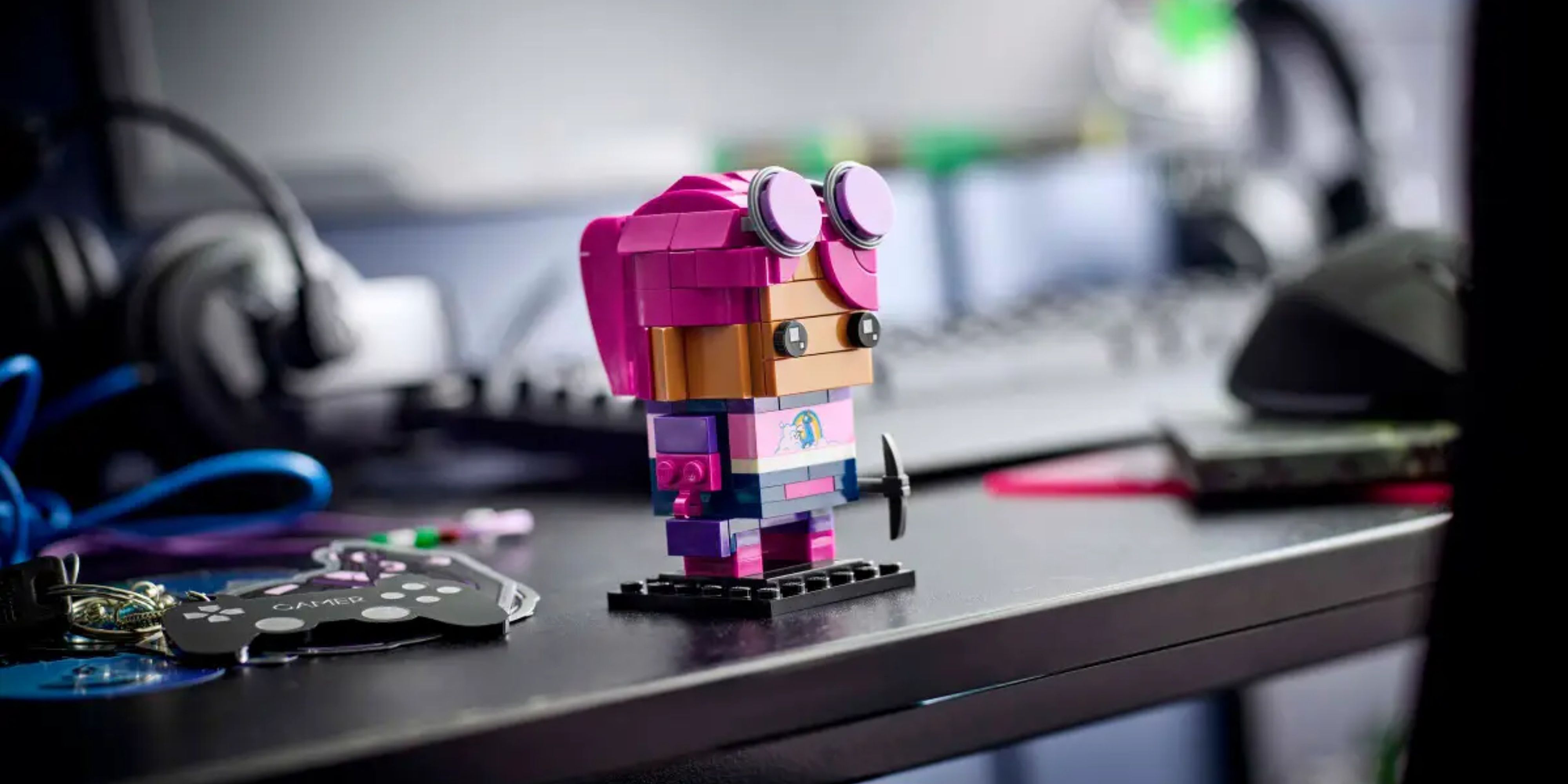 Lego Is Giving Away Fortnite's Brite Bomber BrickHeadz Set Again