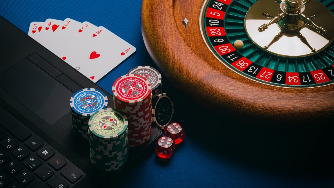 Casino Games on a Mobile Device vs. Desktop: Which Makes For a Better Gaming Experience?