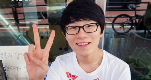 Curse sign ex-SKT carry Piglet