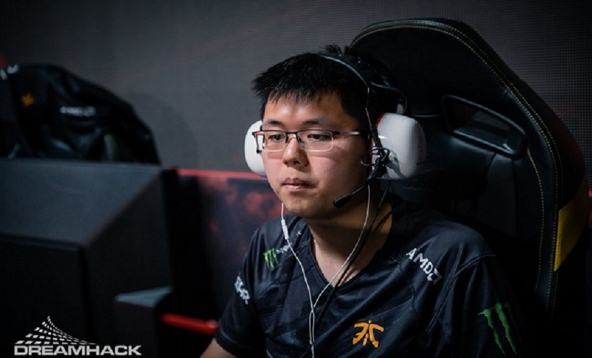 EE returns to support in compLexity Gaming's new lineup