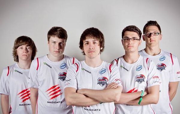 The Five Faces of ALTERNATE: An Analysis on Team Composition and Variety