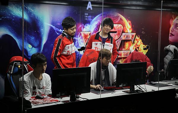 DK breaks curse; wins 1,000,000 RMB in WPC-ACE League after coming back from 0-3 deficit vs iG