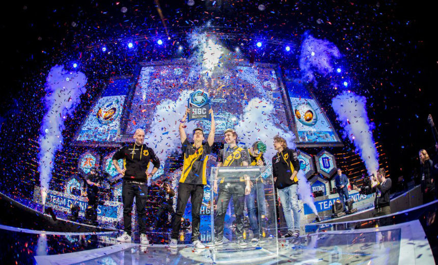 Dignitas wins the first HGC Western clash
