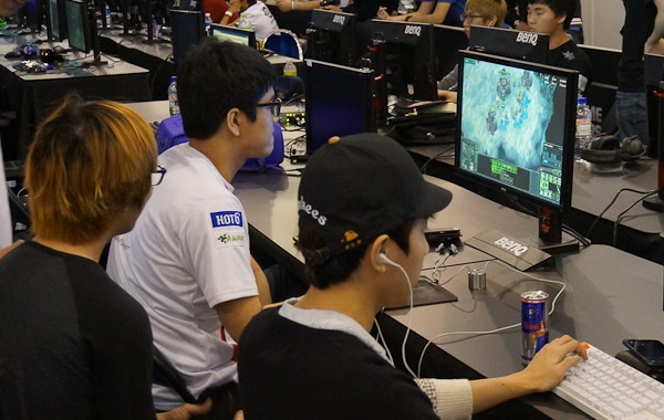 Mvp, San, DRG, EffOrt through after first day of group stage + day 2 photos