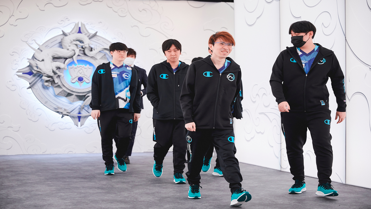 T1 and EDward Gaming pull through Group B relatively unscathed Day 5 of Worlds 2021