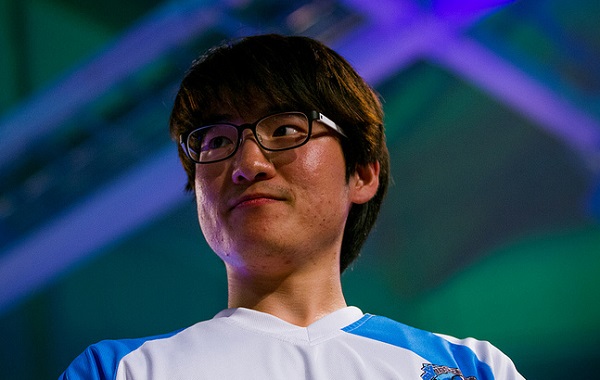 StarDust blanks Naniwa at Fragbite Masters final