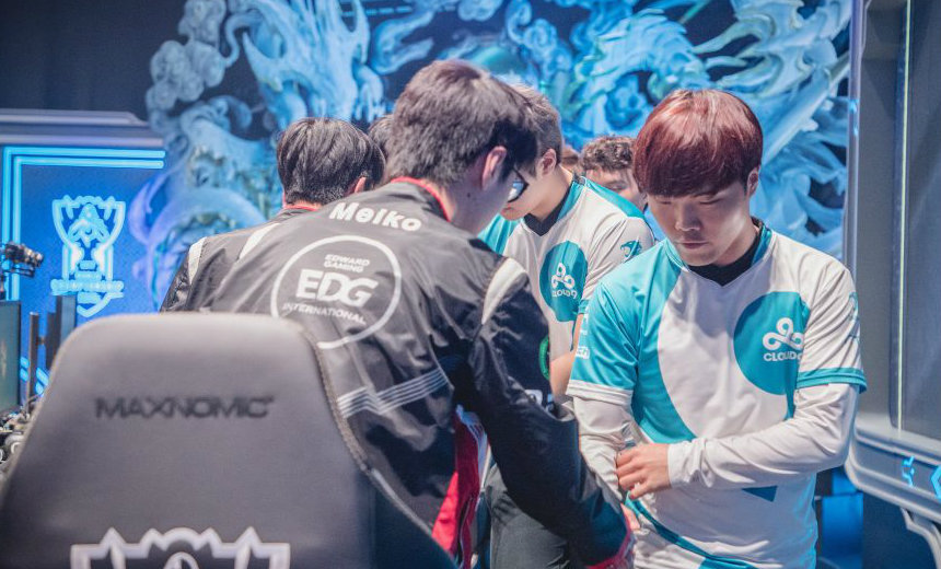 Worlds: SKT and C9 claim the last quarter-final spots