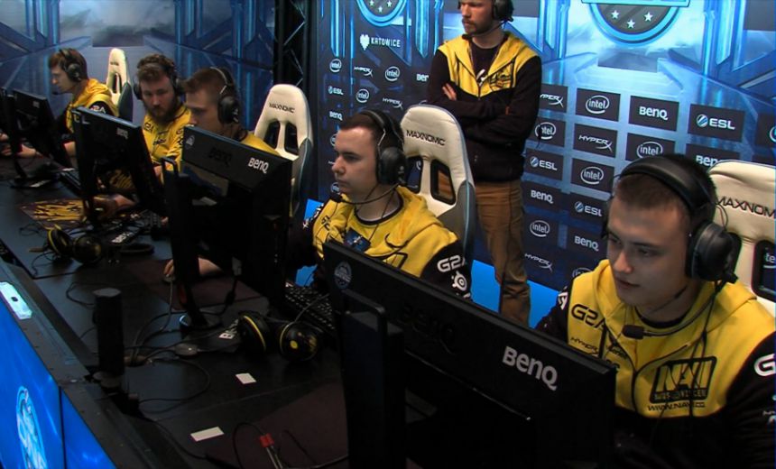 Na'Vi and FlipSid3 playing to advance in the CCS