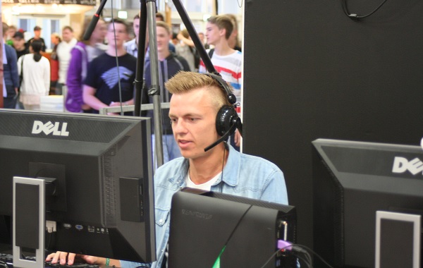 Haxxeren: Everone is nervous on LAN